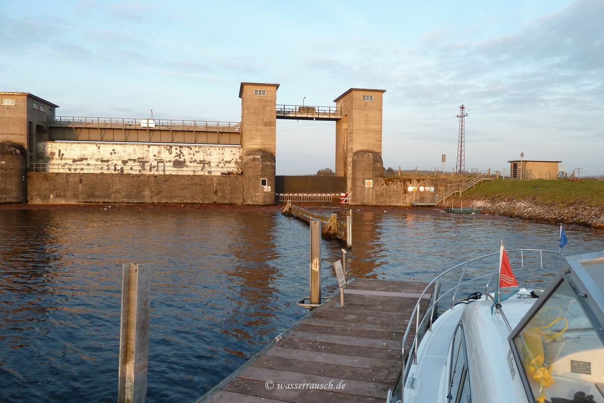 Parteen Weir waiting pontoon