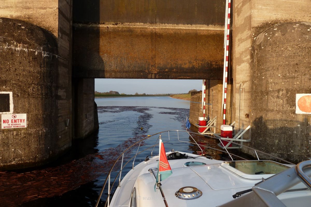 Parteen Weir, open gate