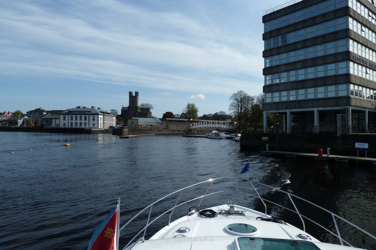 Approach to Custom House Quay