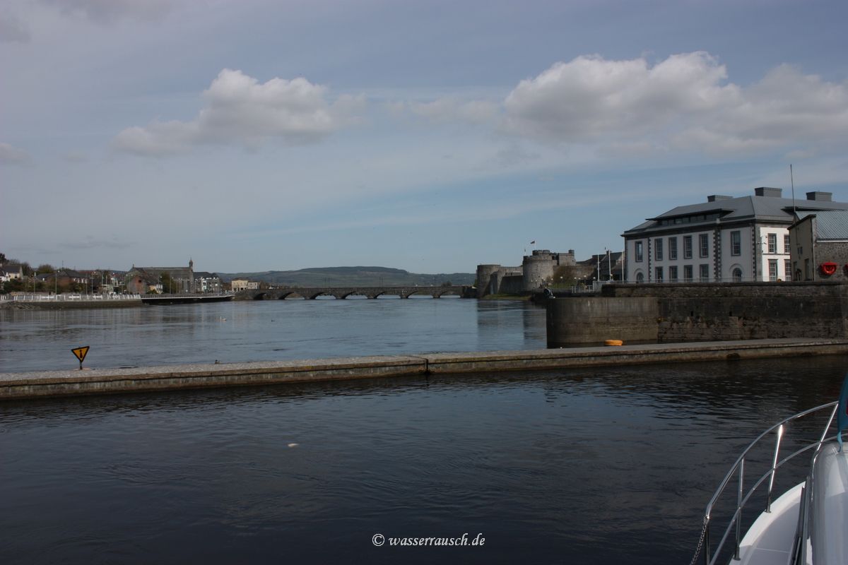 Thomond Bridge with castle