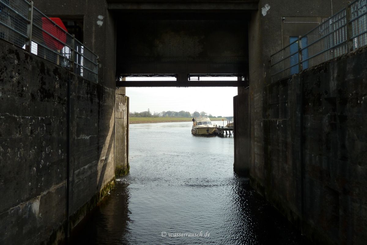 Ardnacrusha, open lock gate upper chamber