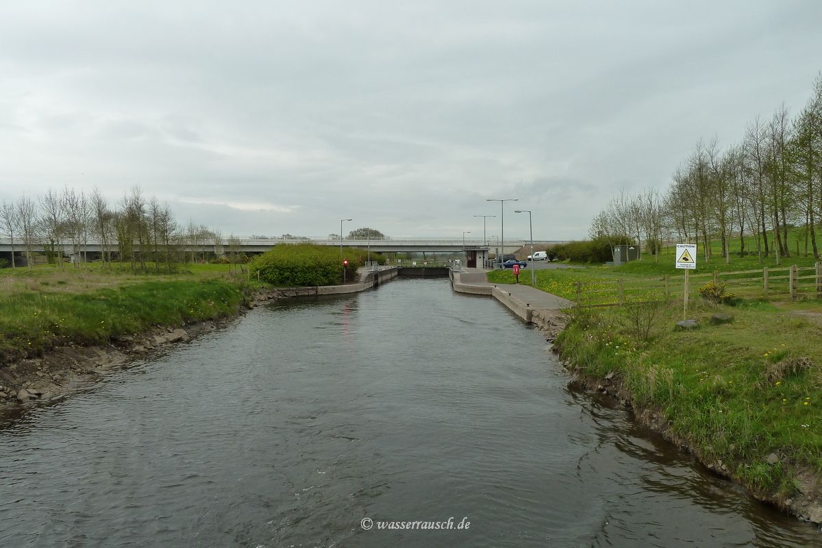 M6 Bridge and Pollboy Lock River Suck