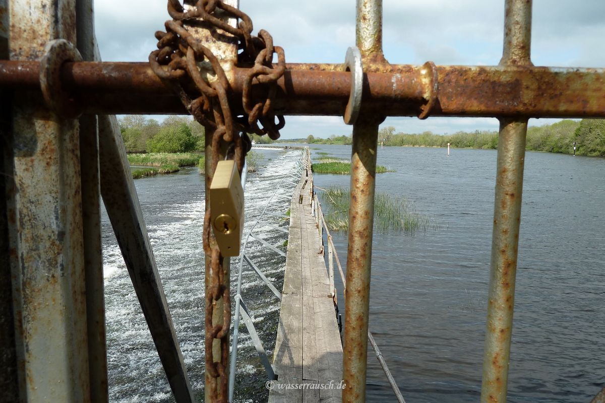 Closed walkway