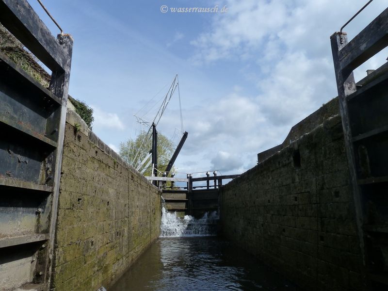 Bagenalstown Lock with lifting bridge