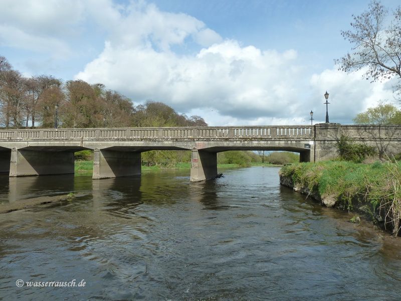 Royal Oak Bridge (note the rock on the left)