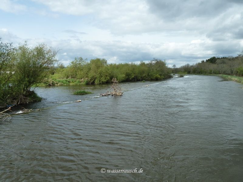 Finnery moored above Fenniscourt Lock