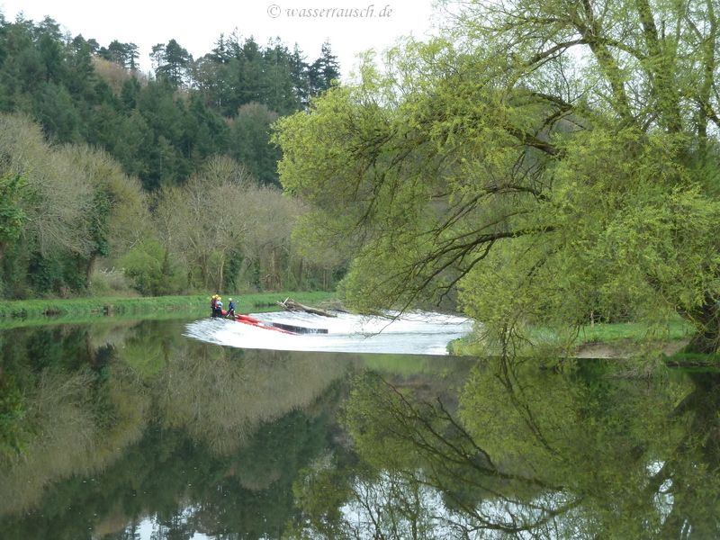 Kayakers at Clasganna weir