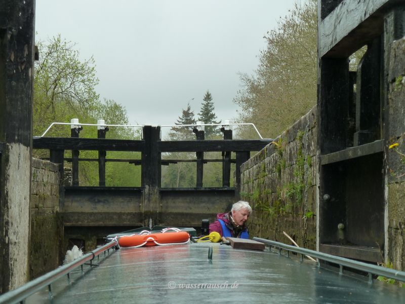 Clashganna Lock, going through one opened lower gate