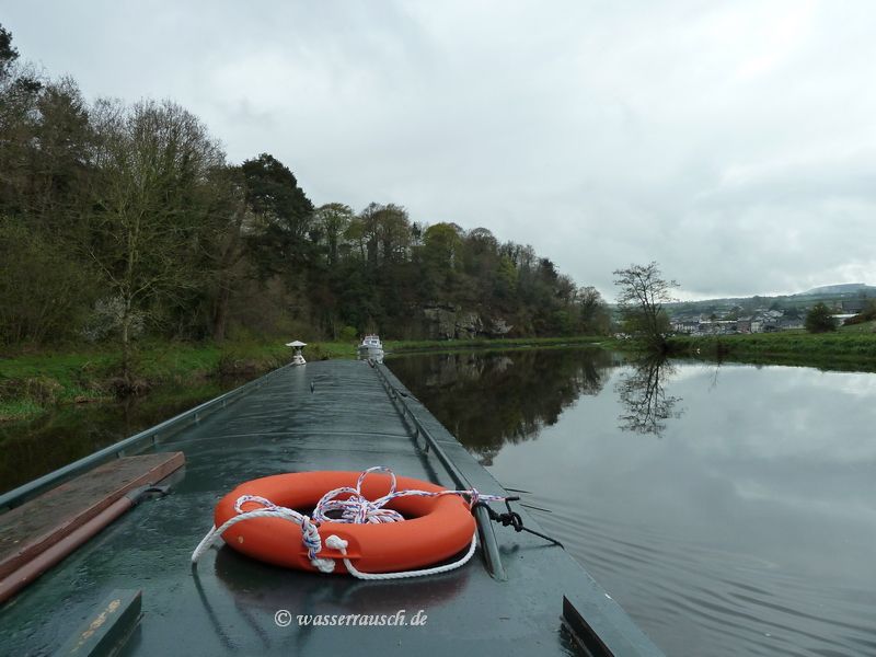 Boat traffic above Graiguenamanagh