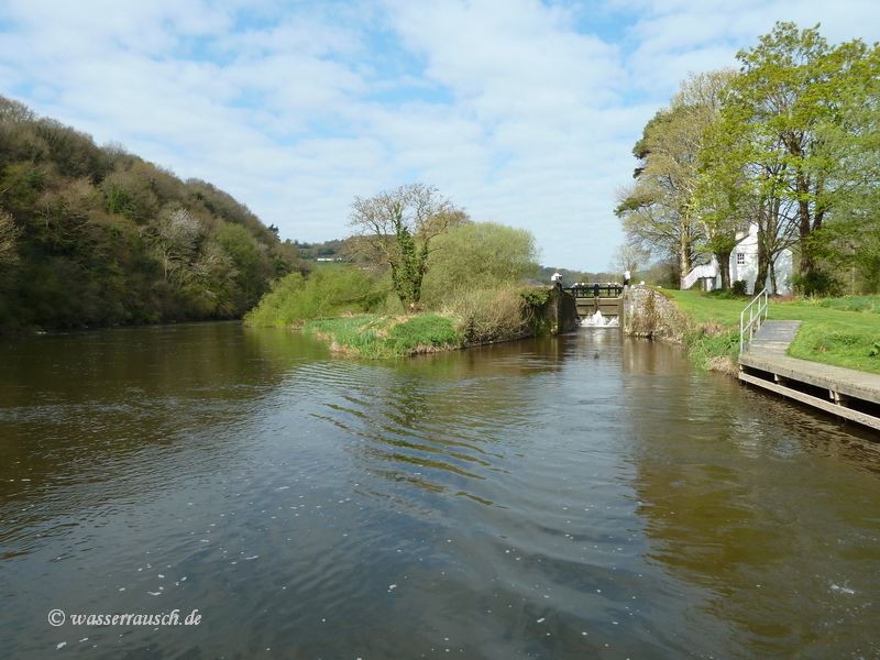 View back to Lower Tinnahinch Lock