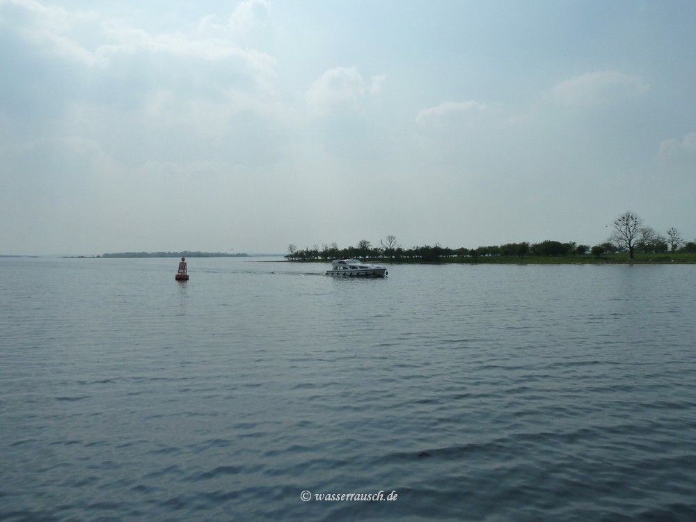 Boat between Buoy 9 and Inch MCDermot