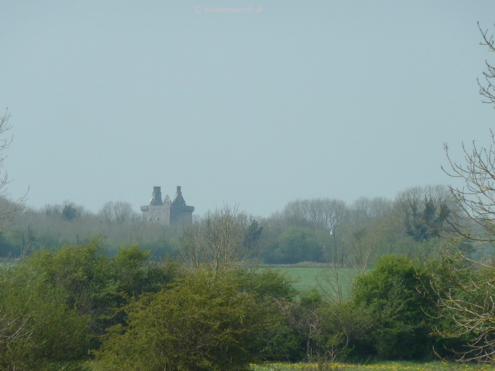 Derryhivenny Castle