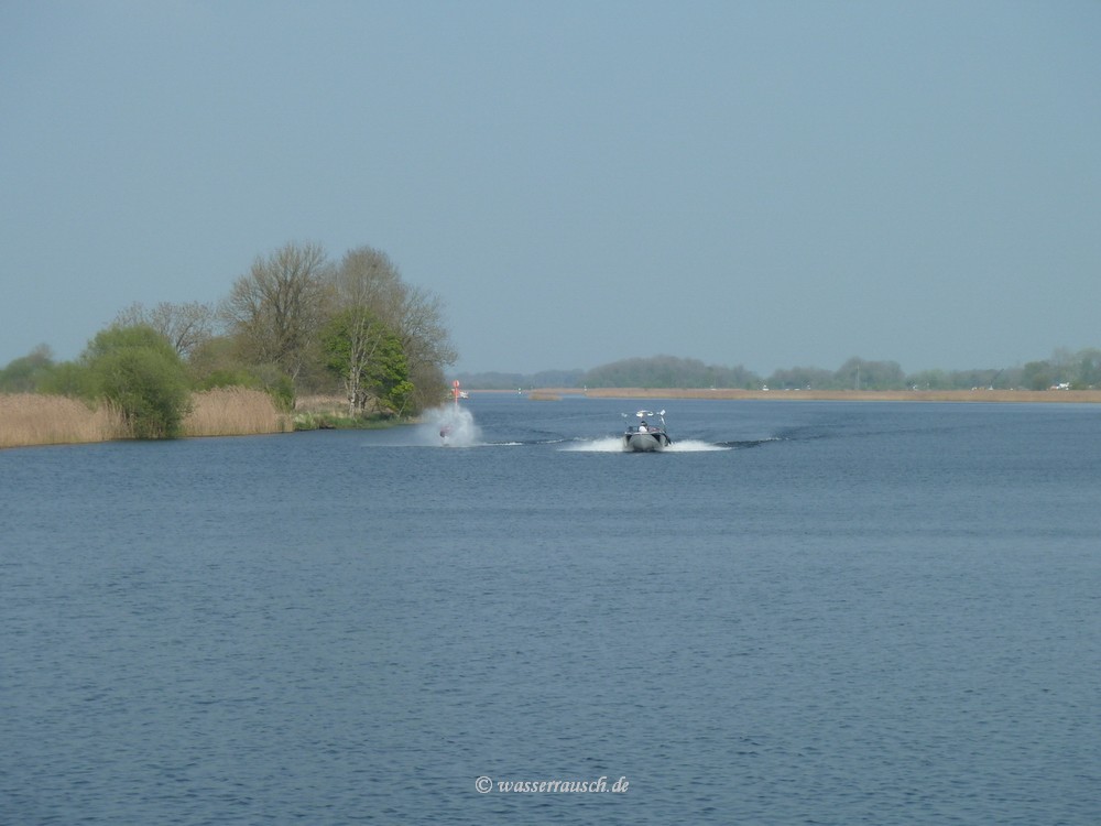 Waterskiing