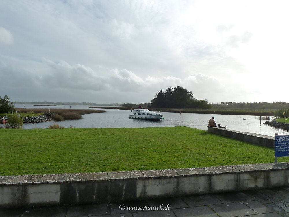 Turning in the entrance after going backwards out of the harbour