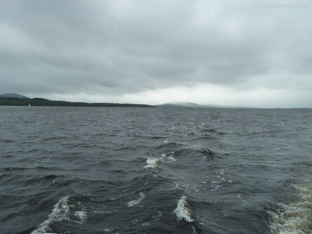Sailing boat in the lee of Parkers Point