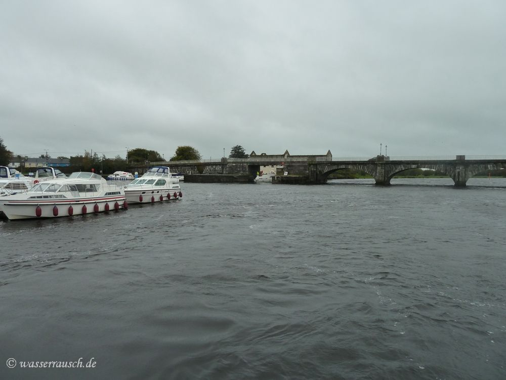 Boat under Banagher bridge