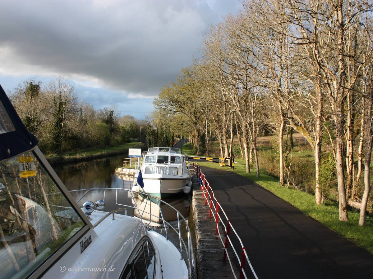 Above Battlebridge Lock