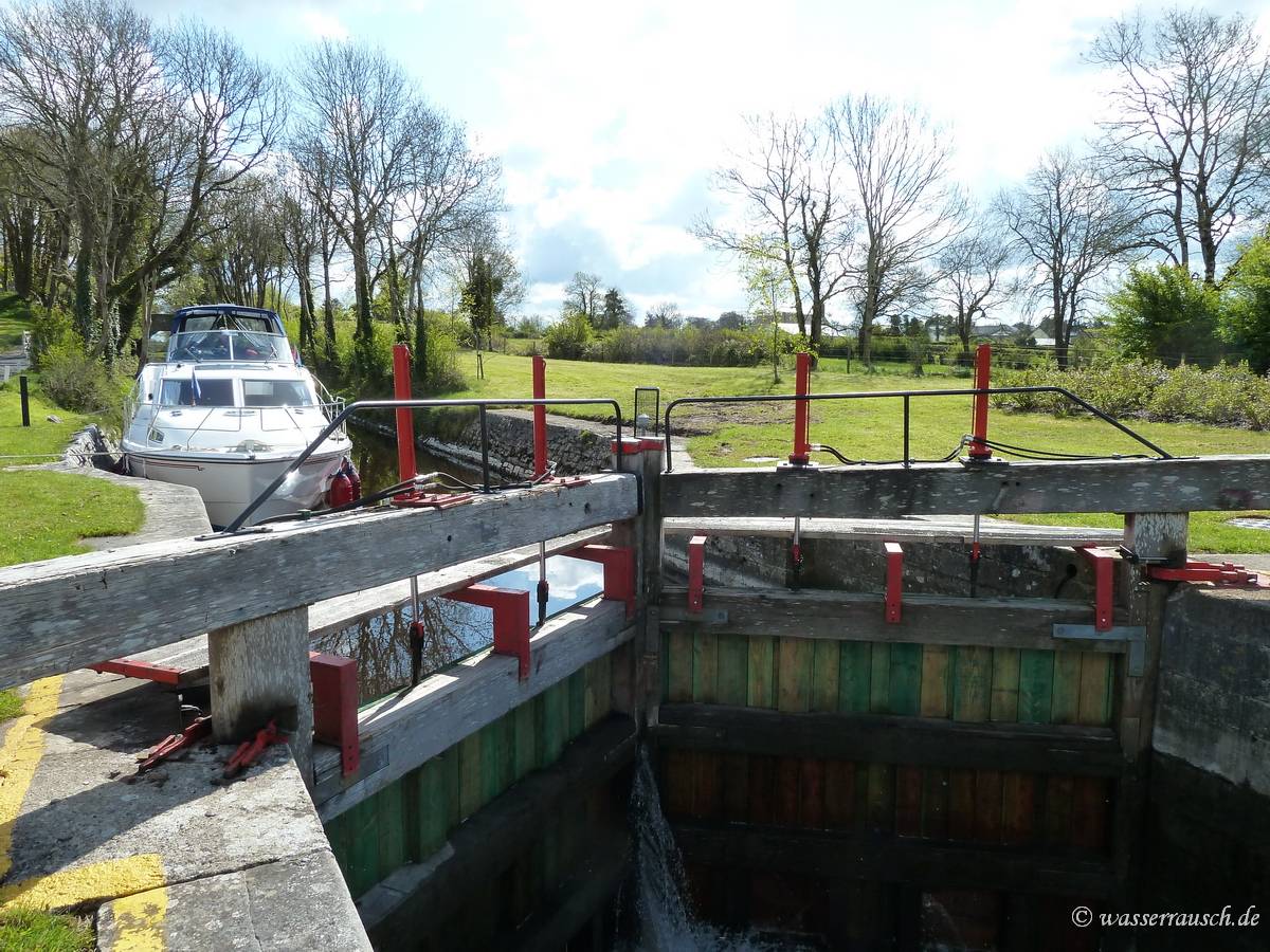 Refurbished lock gates