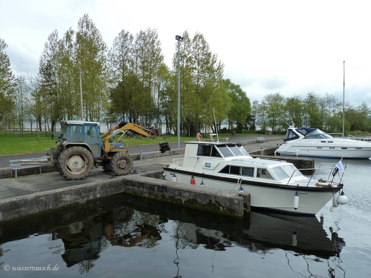 Engine lifting