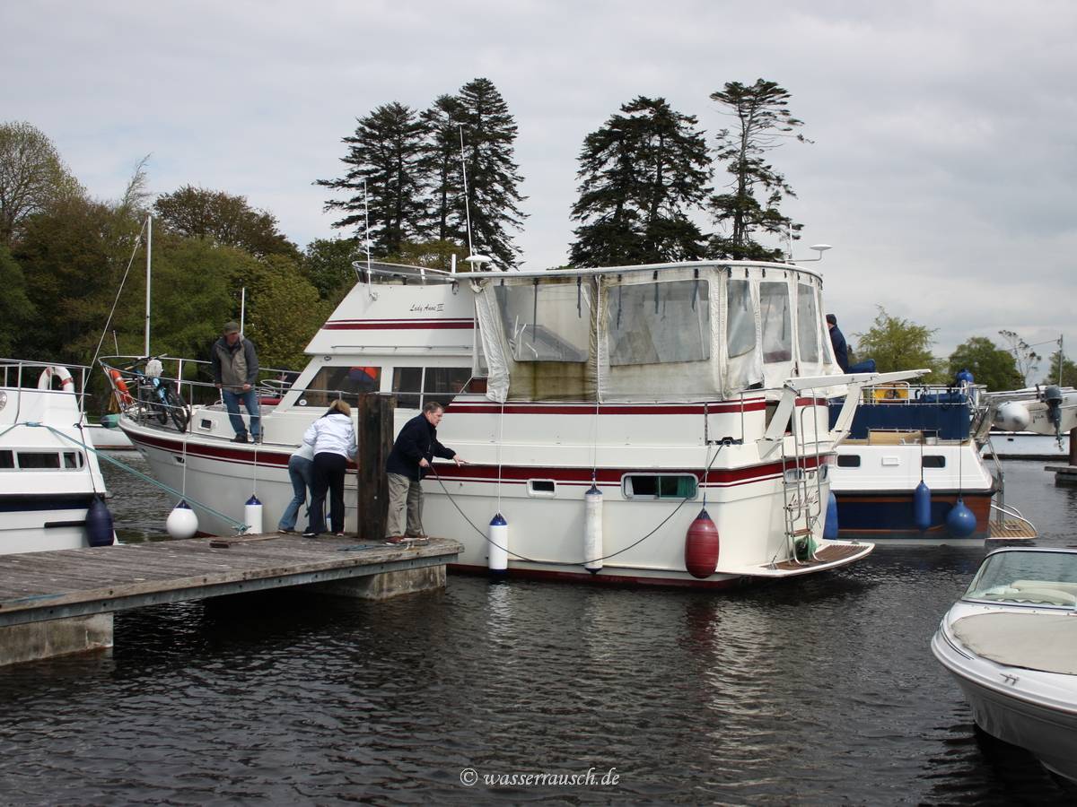 Bringing her to a mooring