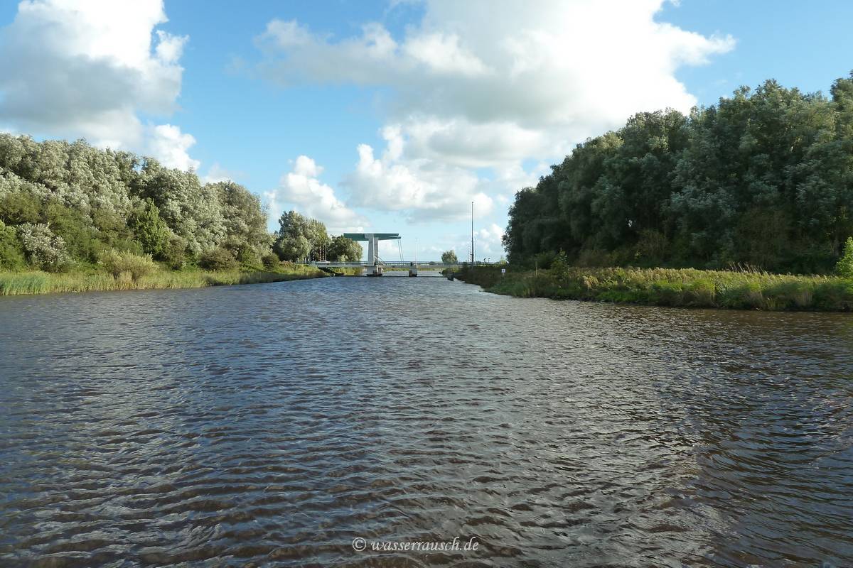 Lifting bridge