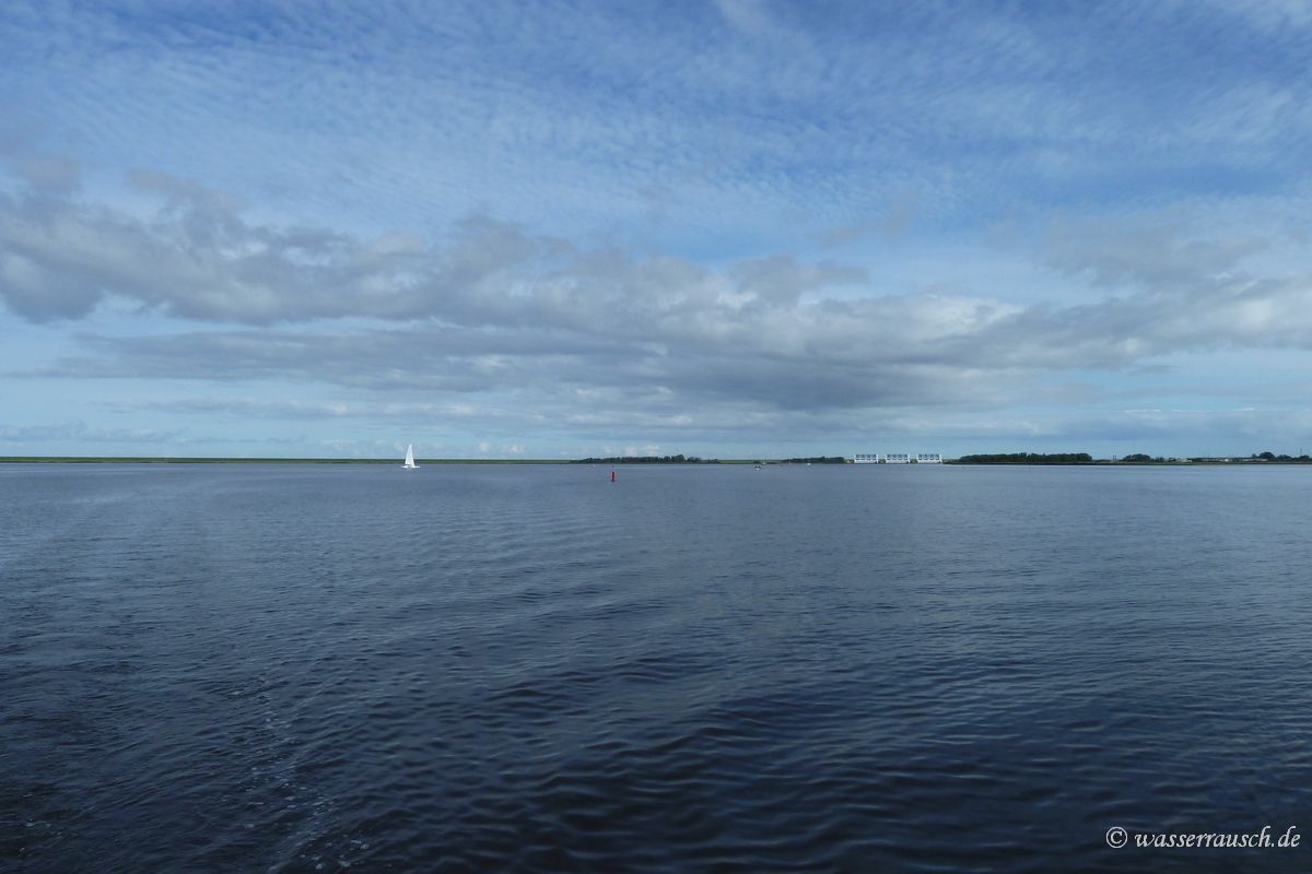 Lauwersmeer, view back to the dike
