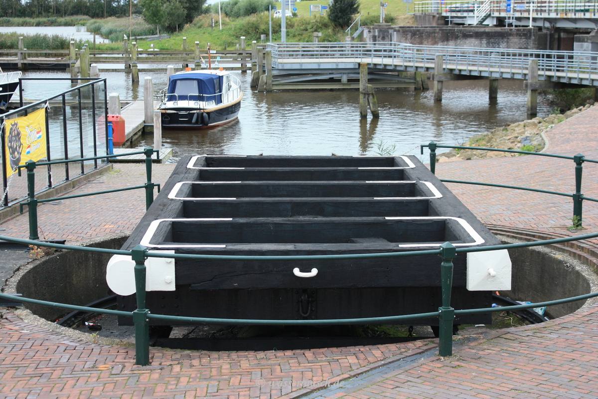 New lock gate