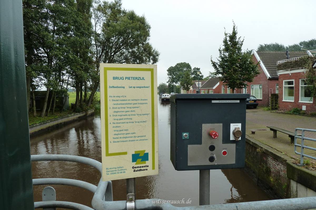 Lifting bridge Pieterzijl