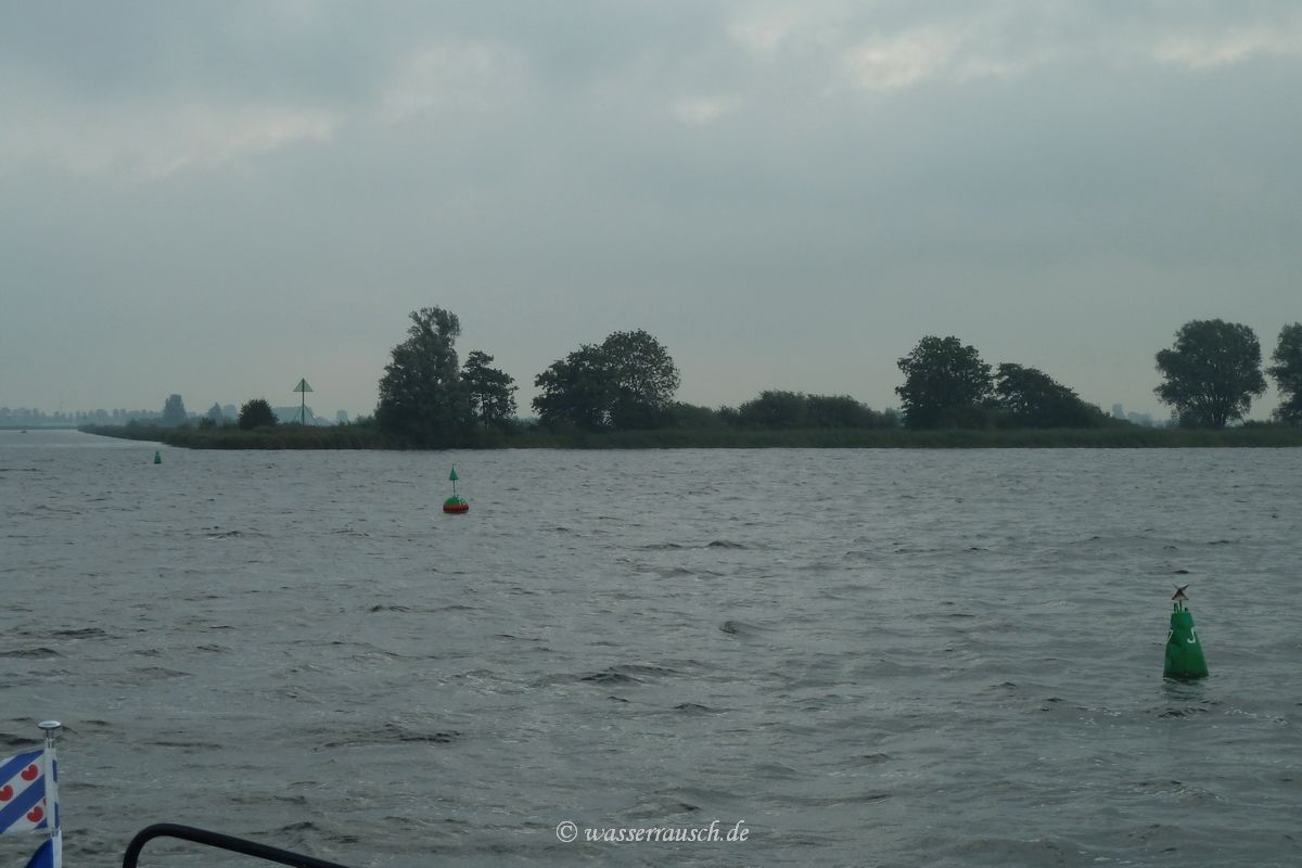 Navigation crossing