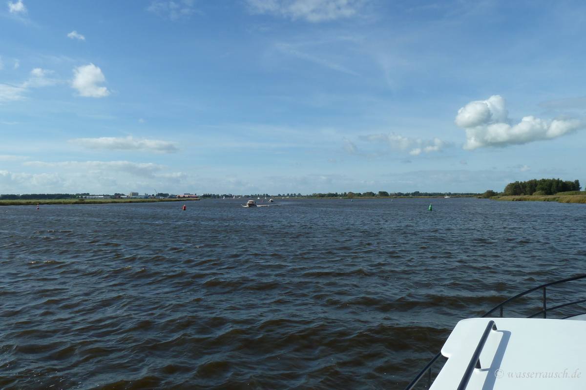 Crossing the main navigation