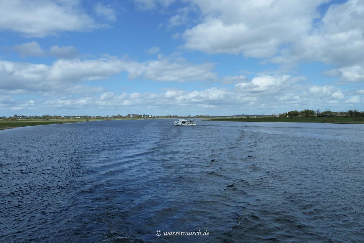 Towed boats