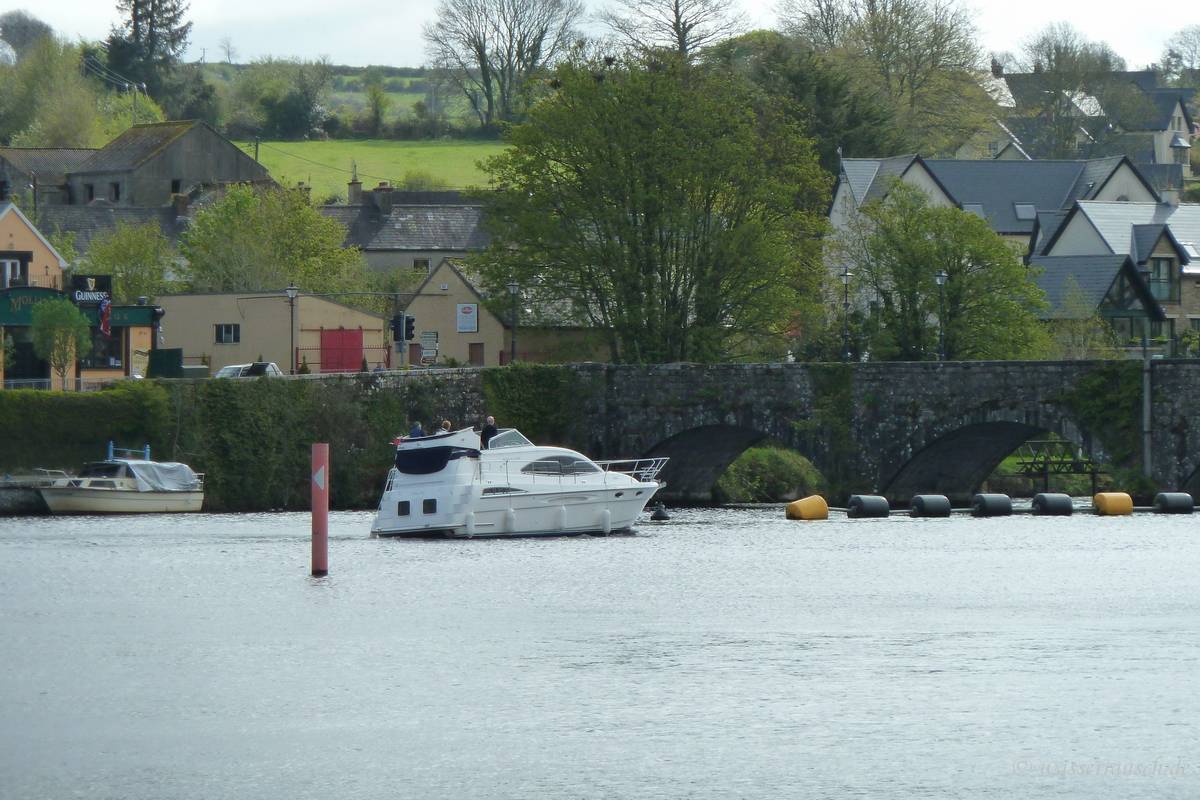 Approaching the bridge