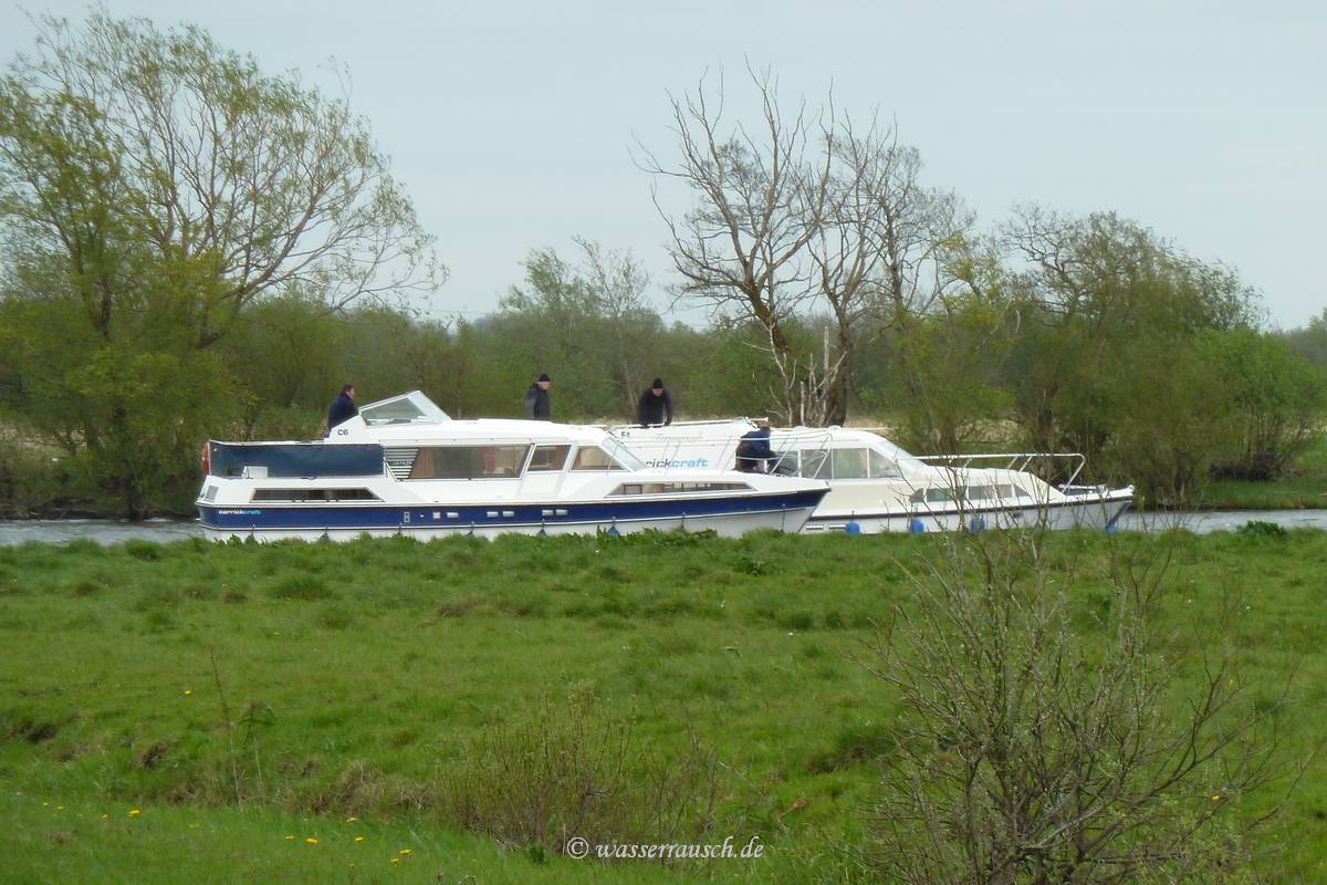 Towed boat