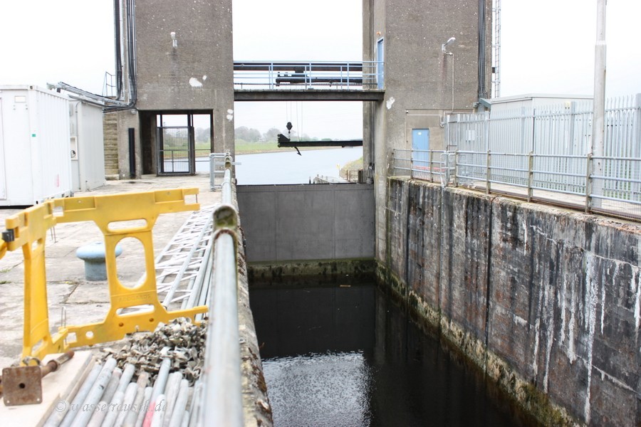 upper lock and headrace