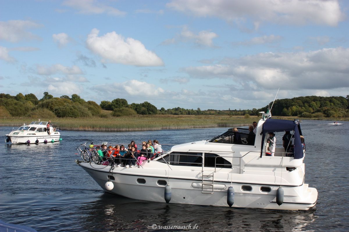 Boat with kids