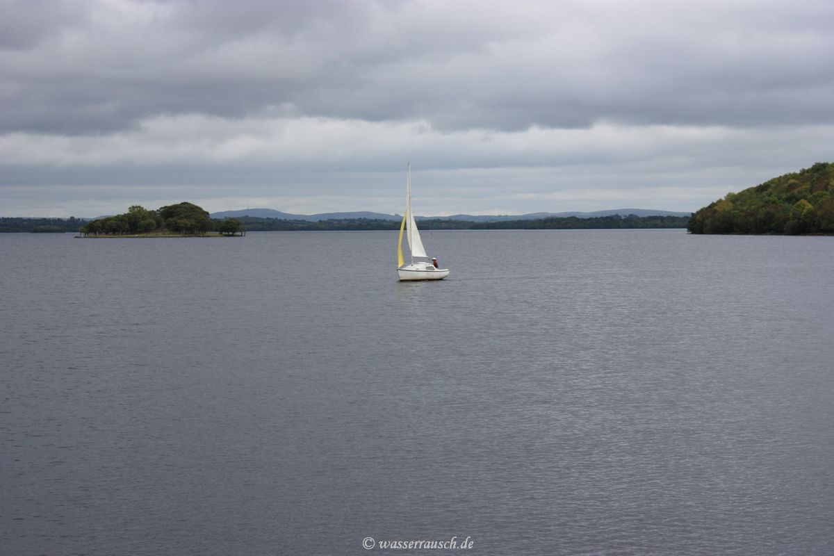 Sailing boat arriving at Sandy Bay